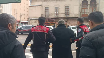 Şanlıurfa’da öğle saatlerinde meydana gelen akılalmaz olayda, yüzüne maske takarak