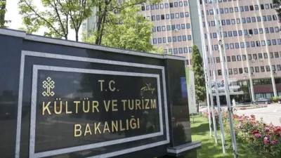 Türk müziğinin efsaneleşmiş şarkılarına hayat veren usta söz yazarı Ülkü