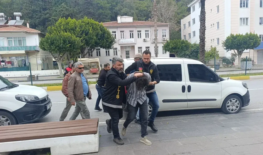 Antalya’nın Manavgat ilçesinde bir markette müşteri ile iş yeri sahibinin