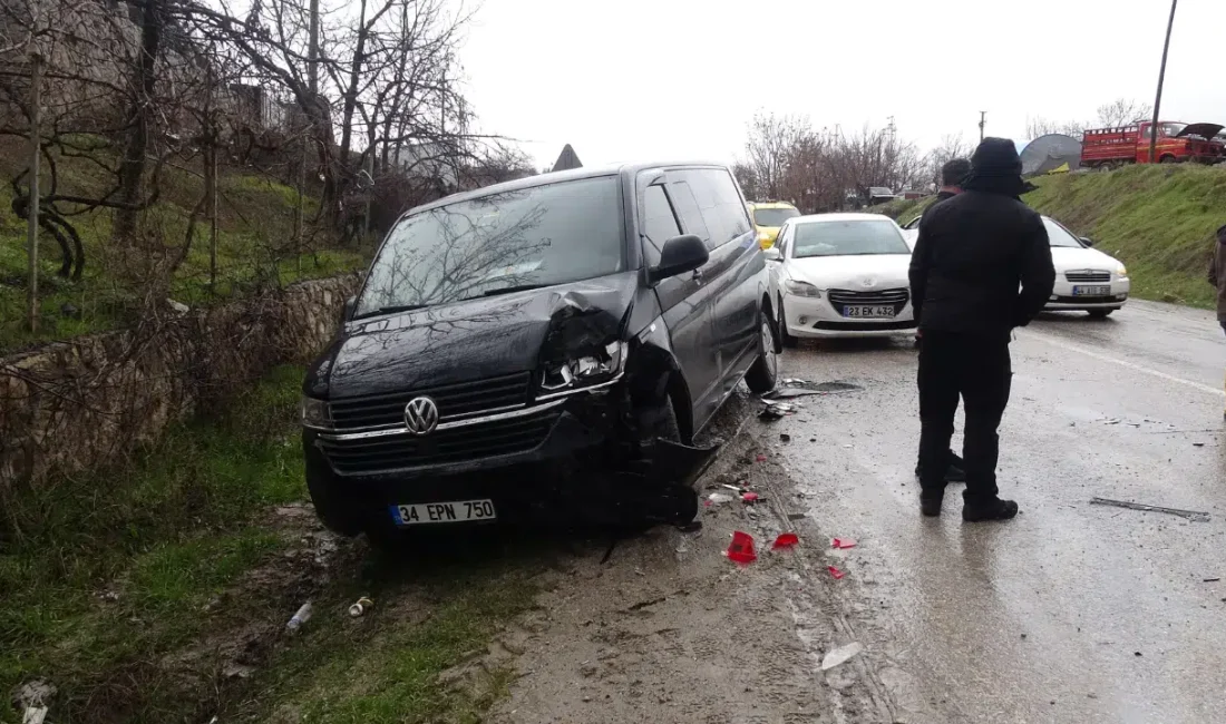 Malatya’da beş aracın karıştığı zincirleme trafik kazası bölgede büyük paniğe