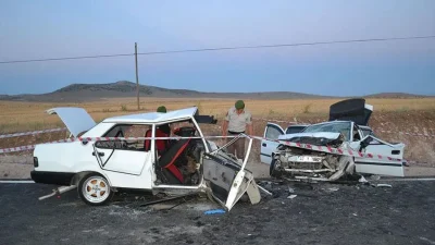 Diyarbakır’da büyük bir heyecanla yola çıkan düğün konvoyu, hafif ticari