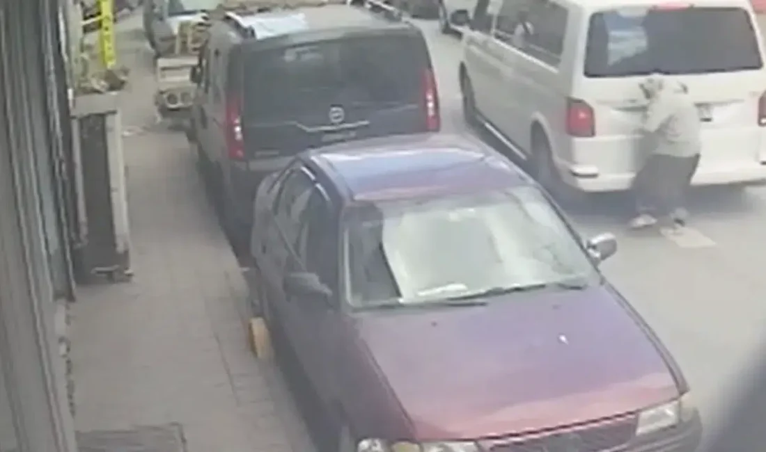 İstanbul Fatih’te geri manevra yapan hafif ticari aracın altında kalan