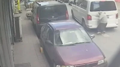 İstanbul Fatih’te geri manevra yapan hafif ticari aracın altında kalan