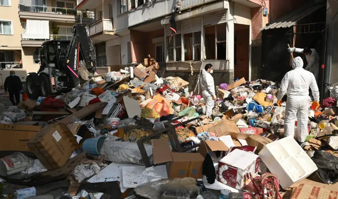 İzmir’in Karabağlar ilçesinde çevre sakinlerinin dayanılmaz koku ve böcek istilası