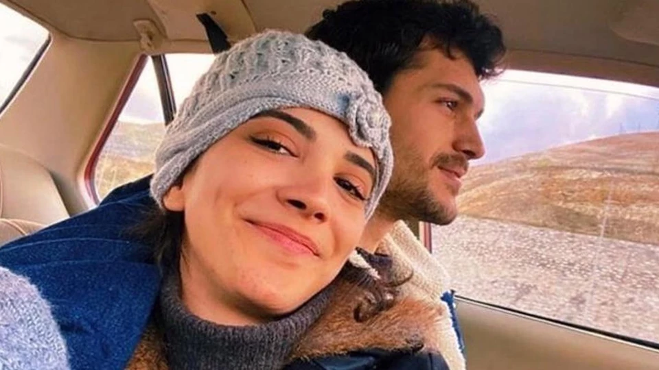 Ekranların sevilen yüzü Alperen Duymaz ile hayatını birleştiren Kübra Kelkit,