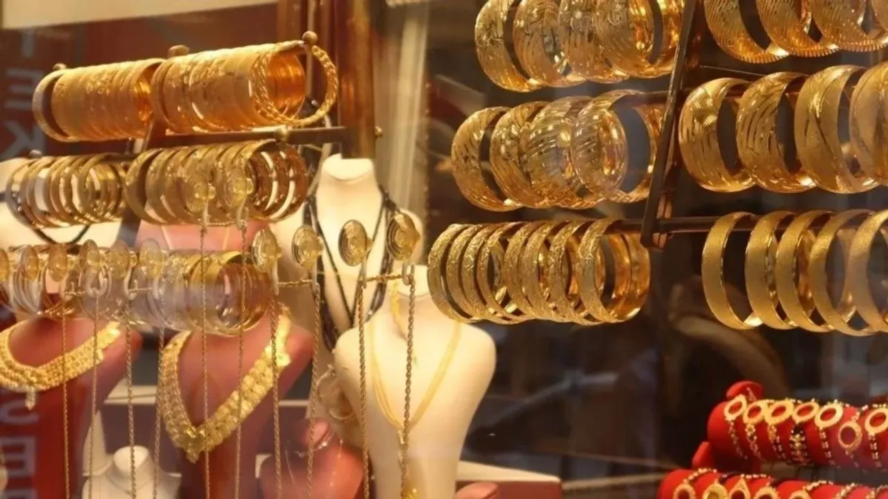 Altın piyasasında bayramın ilk gününde yaşanan hareketlilik yatırımcıları ve vatandaşları