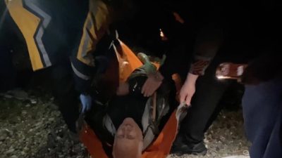 Bursa’nın Mudanya ilçesinde balık tutmak için denize açılan baba ve