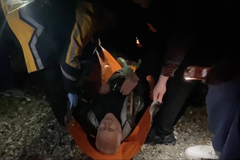 Bursa’nın Mudanya ilçesinde balık tutmak için denize açılan baba ve