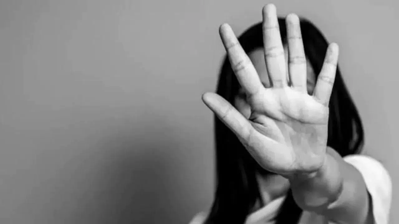 İstanbul’da bir adliyede katip olarak görev yapan M.A., sosyal medya