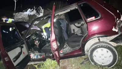 Kütahya’nın Emet ilçesinde kontrolden çıkan bir otomobilin şarampole devrilmesi sonucu