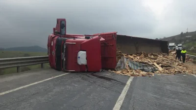 Yalova ile Bursa arasındaki ulaşımın can damarı olan Süpürgelik mevkiinde
