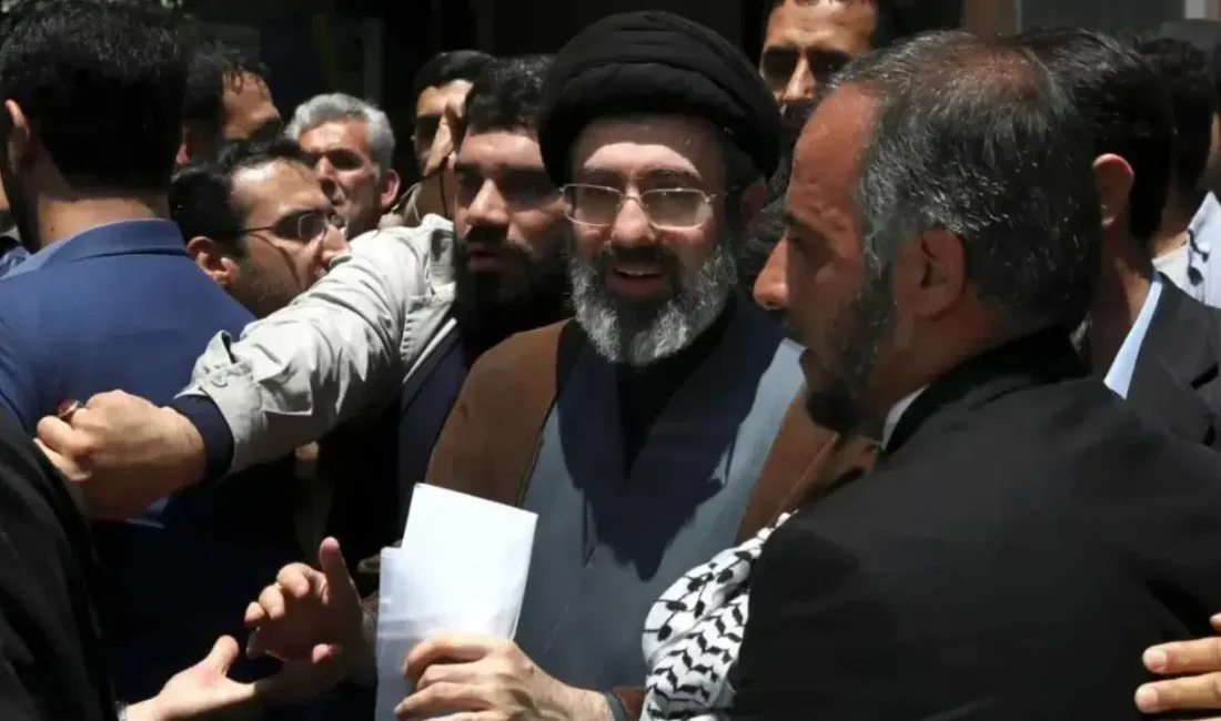 İran’da taşlar yerinden oynuyor. İsrail ve ABD saldırısında hayatını kaybettiği