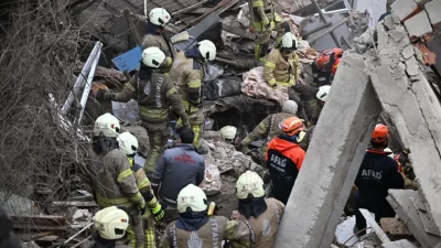 İstanbul’un Fatih ilçesinde iki binanın aniden çökmesiyle başlayan korku dolu