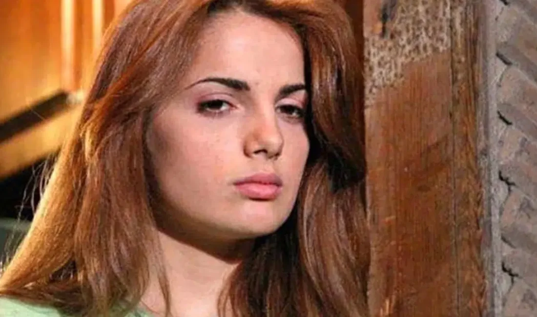 Bir döneme damga vuran Ekmek Teknesi dizisinde canlandırdığı Jale karakteriyle