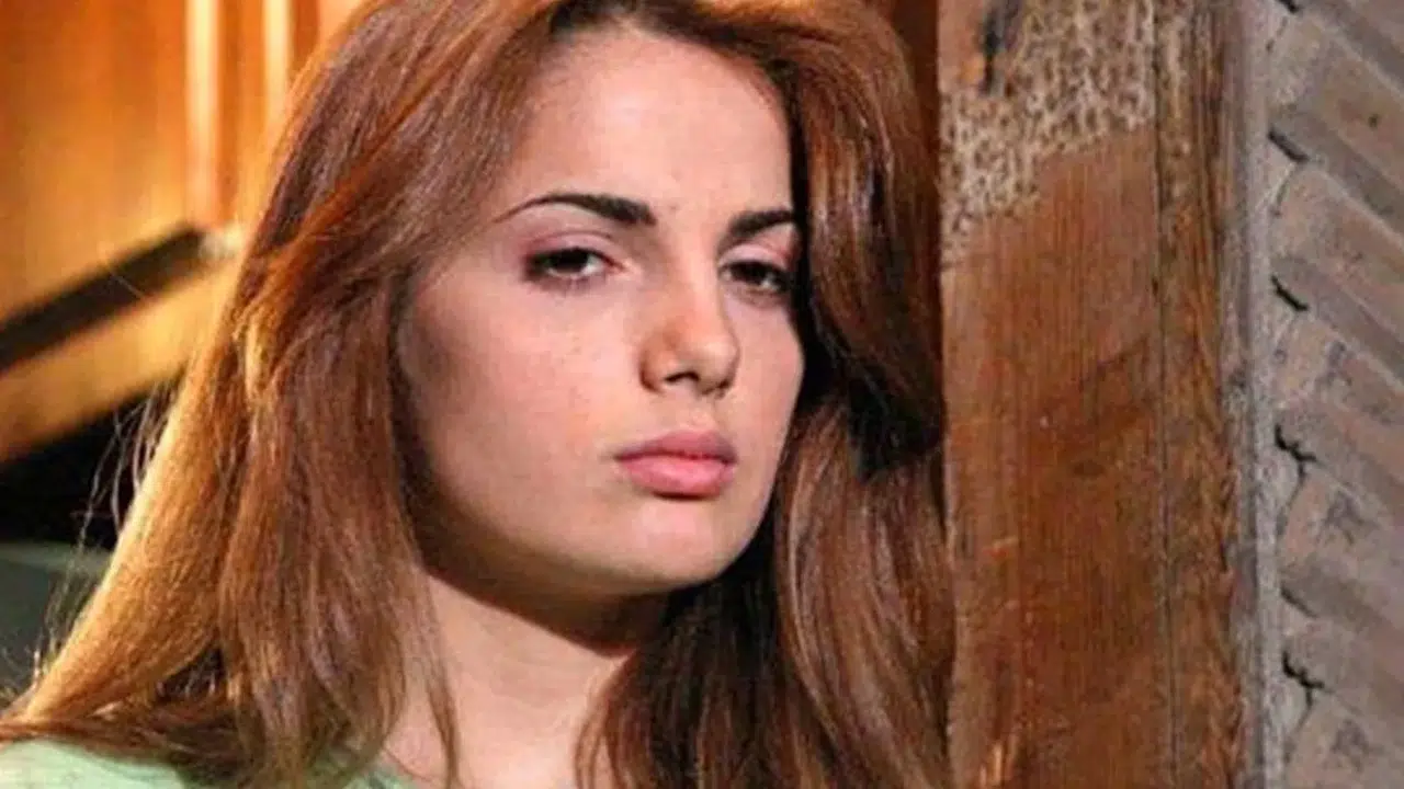 Bir döneme damga vuran Ekmek Teknesi dizisinde canlandırdığı Jale karakteriyle