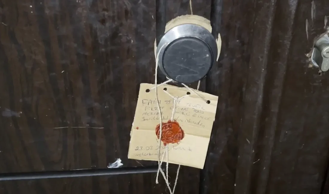 İstanbul Fatih’te bayram ziyareti için eve gelen misafirlerin ayrılmasının ardından