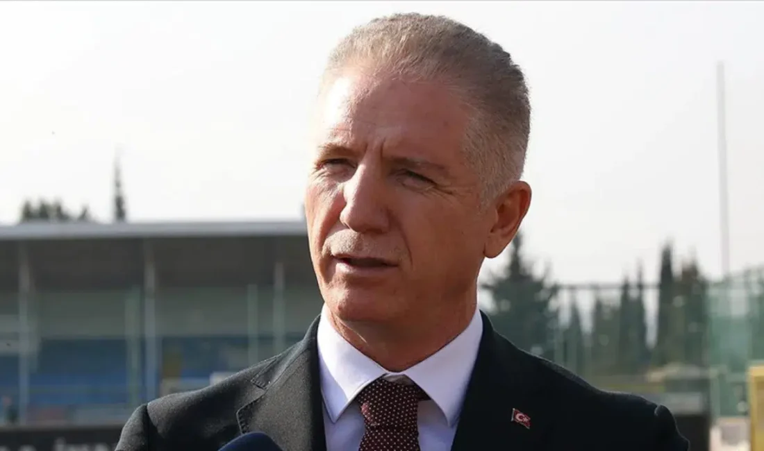 İstanbul Valisi Davut Gül, Fatih’te doğal gaz patlaması sonucunda yerle