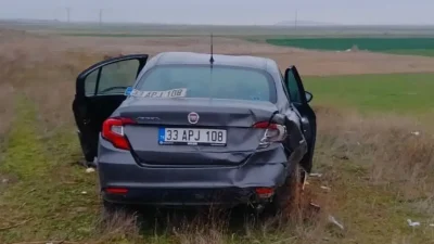 Afyonkarahisar’da seyir halindeki bir otomobilin bariyerlere çarptıktan sonra hızını alamayarak