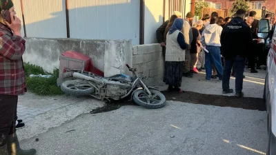 Hatay’ın Samandağ ilçesinde otomobil ile motosikletin çarpıştığı feci kazada ortalık