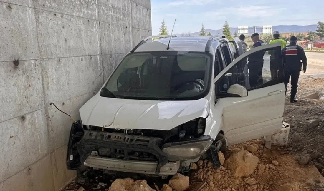 Tokat-Niksar kara yolu Dönekse mevkisinde meydana gelen feci kazada kontrolden