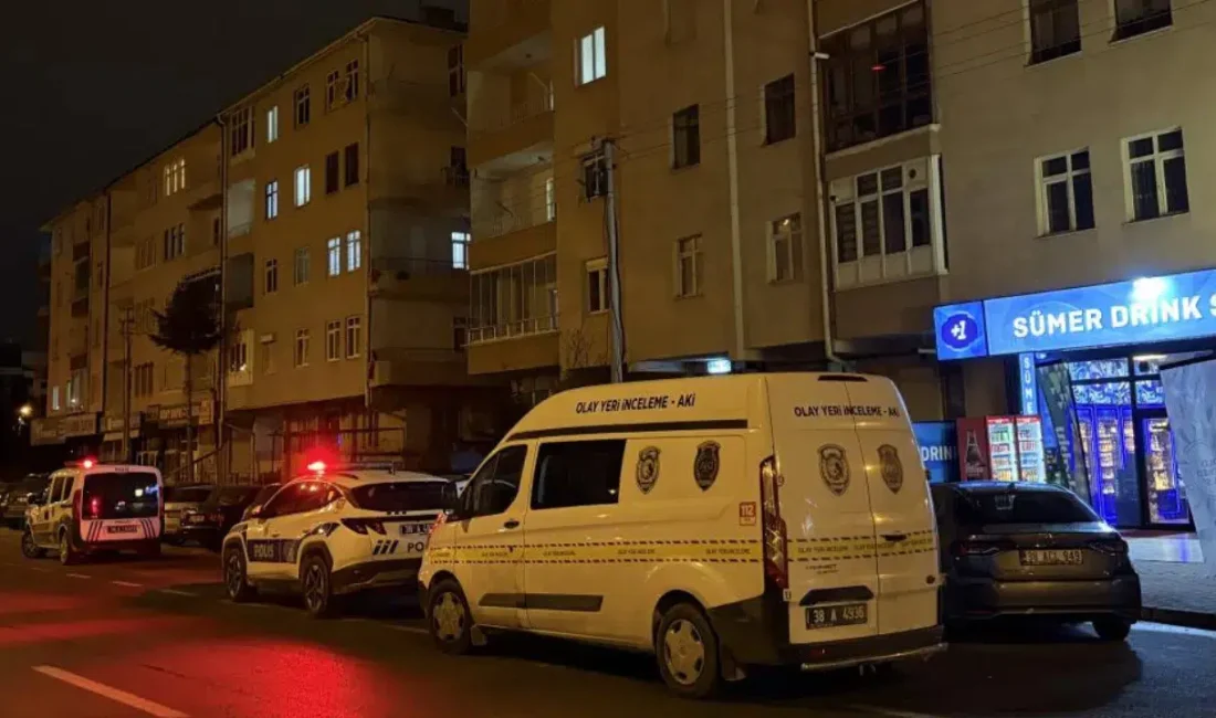 Kayseri’nin Kocasinan ilçesinde bayram arifesi öncesi mezarlık ziyaretine giden bir