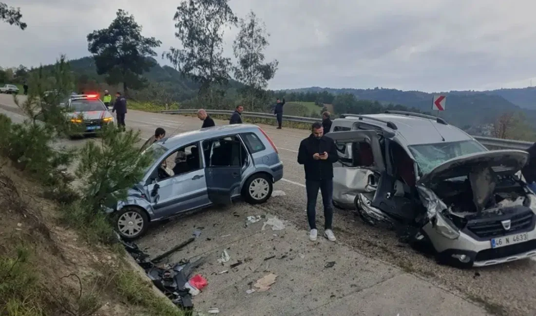 Osmaniye’de bir otomobil ile hafif ticari aracın kafa kafaya çarpışması