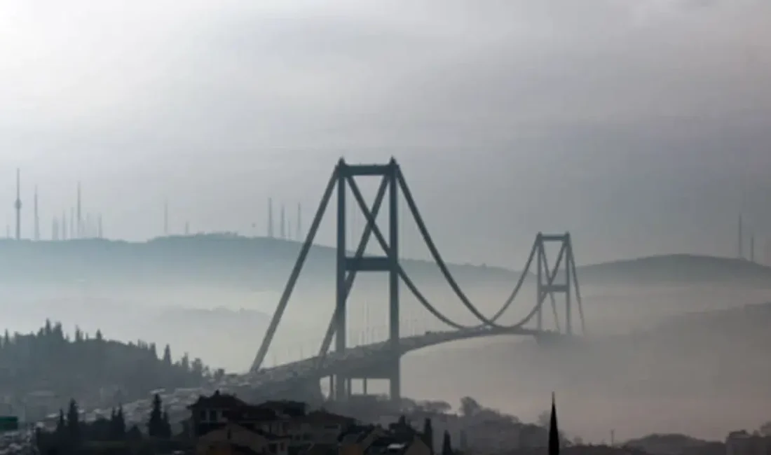 Ramazan Bayramı’nın son gününde İstanbullular güne yoğun bir sis tabakasıyla