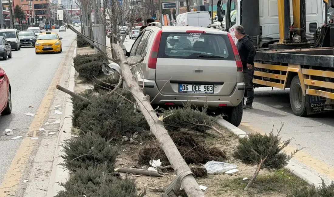 Ankara’nın Sincan ilçesinde seyir halindeki bir otomobilin kontrolden çıkarak yayalara