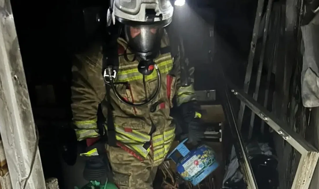 Hatay’ın İskenderun ilçesinde bir evde yükselen alevler mahalle sakinlerine korku