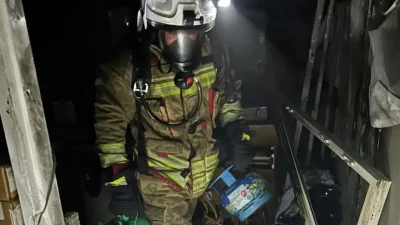 Hatay’ın İskenderun ilçesinde bir evde yükselen alevler mahalle sakinlerine korku