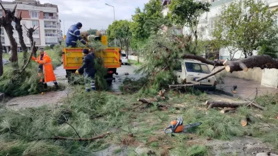 Aydın’ın Efeler ilçesinde aniden bastıran sağanak ve şiddetli fırtına hayatı