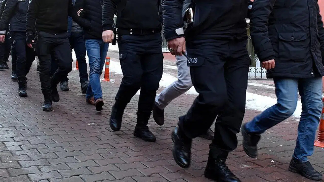 Ankara Emniyet Müdürlüğü ekiplerinin zehir tacirlerine yönelik gerçekleştirdiği nefes kesen