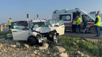 Edirne’de seyir halindeki bir otomobil ile pikabın çarpışması sonucu meydana