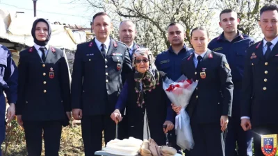 Giresunlu Emine Teyze ve Balıkesirli Pakize Teyze’nin jandarma personeli için