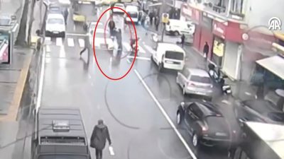 İstanbul Beykoz’da trafikte araçlarından inerek kavgaya tutuşan iki sürücüye adeta