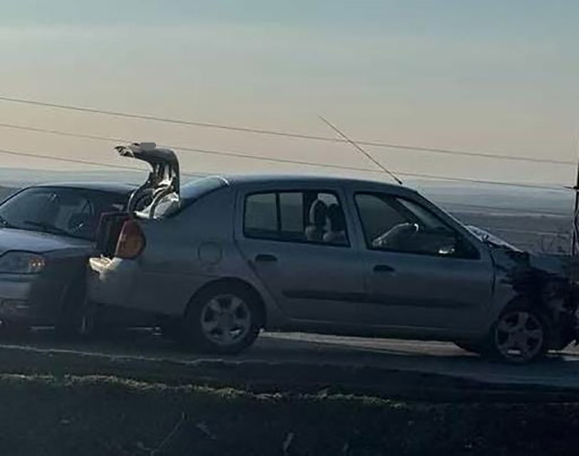 Kilis-Gaziantep karayolunda iki otomobilin kafa kafaya çarpıştığı feci kaza sonrası