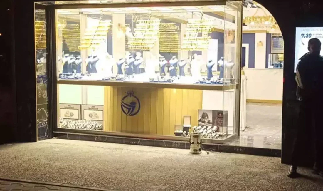 Konya’da bir kuyumcu dükkanına girerek güpegündüz soygun gerçekleştiren zanlılar, emniyet