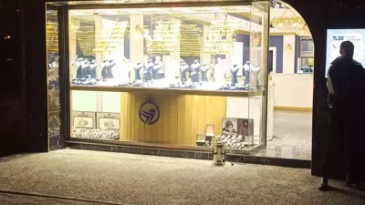 Konya’da bir kuyumcu dükkanına girerek güpegündüz soygun gerçekleştiren zanlılar, emniyet