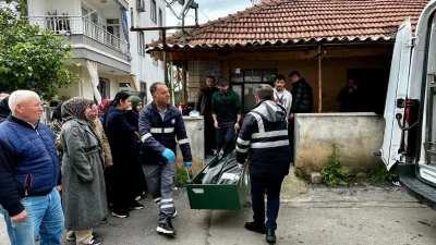 Antalya’da babası ve kardeşiyle aynı evi paylaşan 34 yaşındaki bir