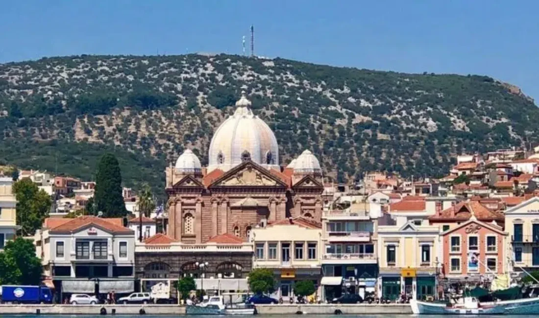 Yunanistan’ın Midilli Adası’nda hayvancılık tedbirlerine öfkelenen çiftçilerin liman girişlerini kapatmasıyla