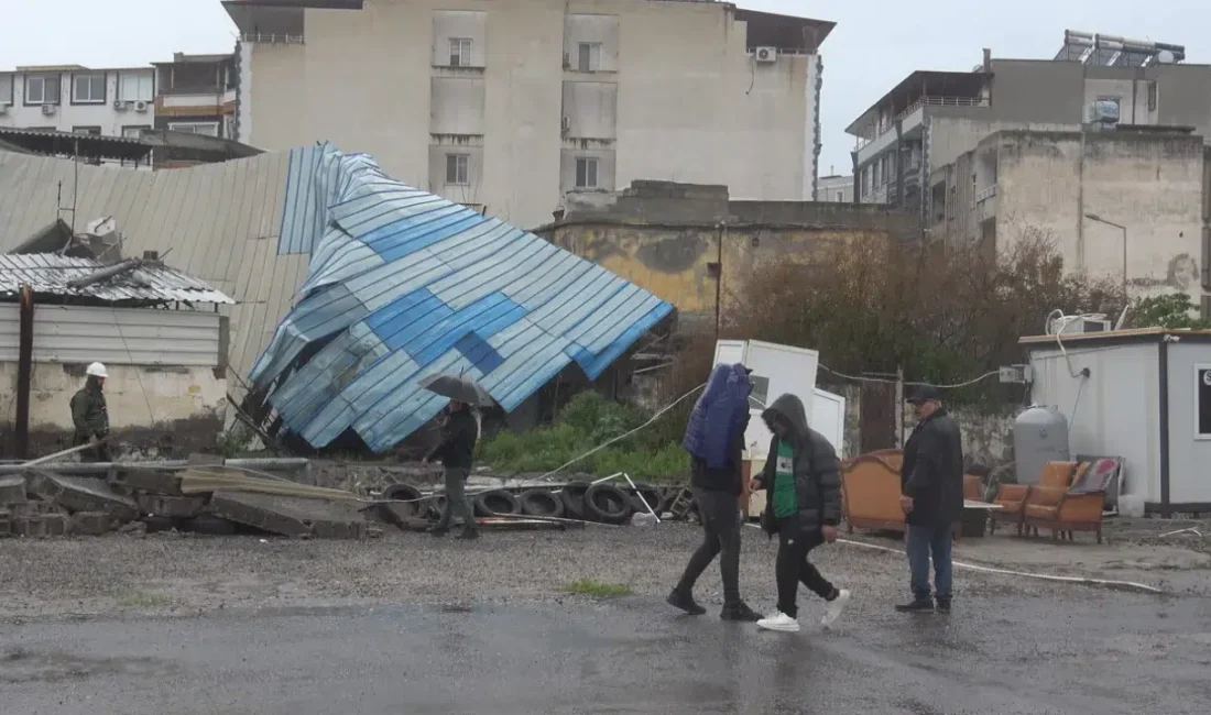 Hatay’ın İskenderun ilçesinde gece saatlerinde aniden bastıran ve hızı giderek