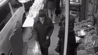 İstanbul Esenyurt’ta gün ortasında yaşanan akılalmaz hırsızlık olayı esnafı şaşkına