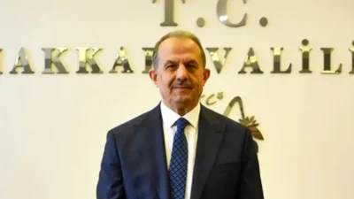 Hakkari Valiliği görevine resmen başlayan İbrahim Taşyapan, ayağının tozuyla yaptığı