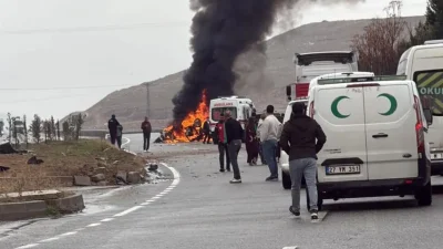 Batman’da sürücüsünün direksiyon hakimiyetini kaybetmesi sonucu kontrolden çıkan otomobilin takla
