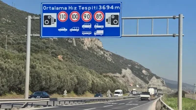 Kocaeli trafiğinin kalbi sayılan D-100 Karayolu’nda sürücülerin yüzünü güldürecek yeni