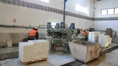 Isparta’da faaliyet gösteren bir mermer fabrikasında meydana gelen feci kazada,