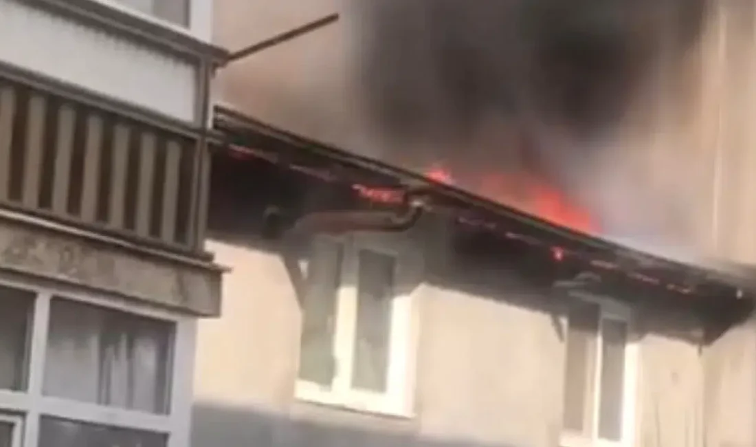 Bursa’nın Gürsu ilçesinde bir binanın çatı katında aniden yükselen alevler