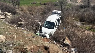 Adıyaman’ın Gölbaşı ilçesinde seyir halindeki bir otomobilin önüne aniden çıkan