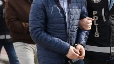 Eskişehir’de emniyet güçlerinin titiz takibi sonucu, bir otomobili çalıştıramayınca iterek