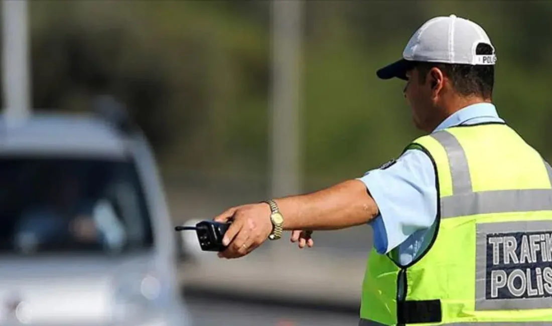 Adana’da emniyet güçleri tarafından gerçekleştirilen geniş kapsamlı trafik denetimlerinde kural